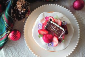 ドライエディブルフラワーで♪華やかクリスマスネイキッドケーキ